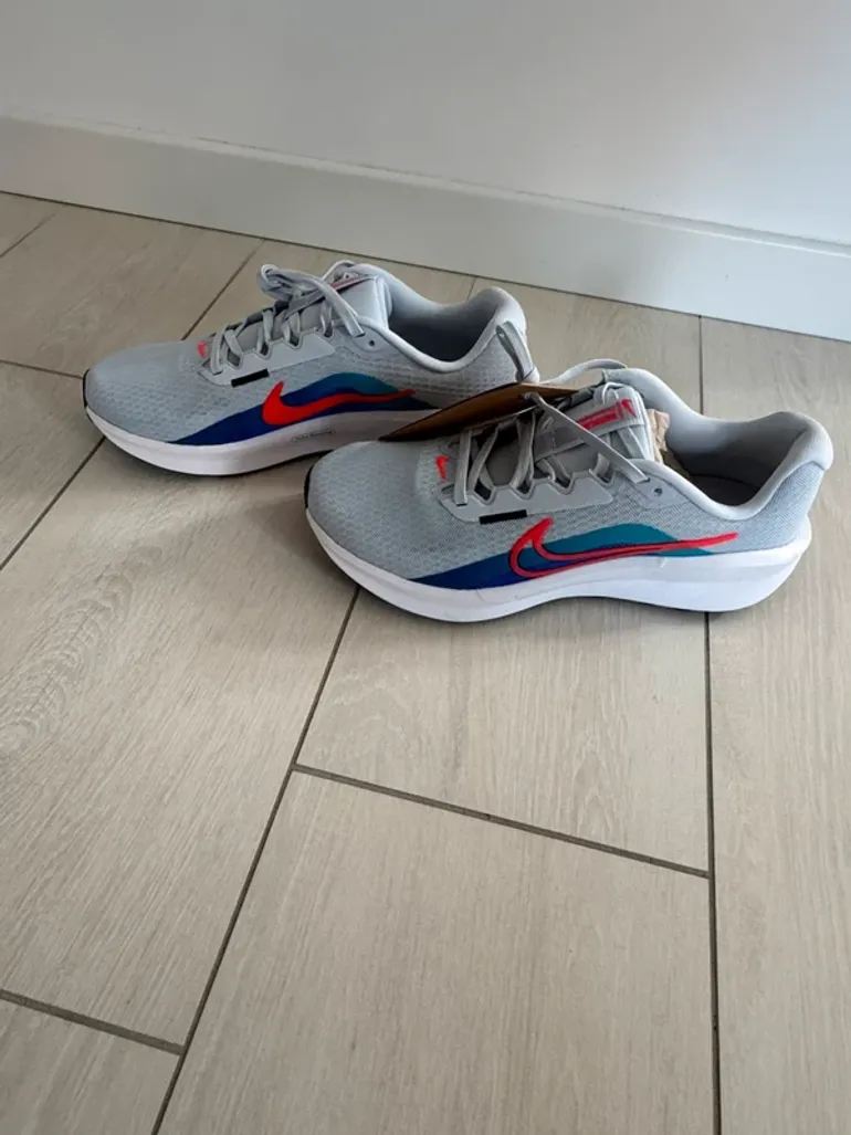 Used Nike Running Shoes bike — image 1 of 3