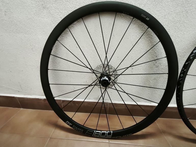 Used Dt Swiss pr1400 y e1800 2023 bike — image 2 of 5