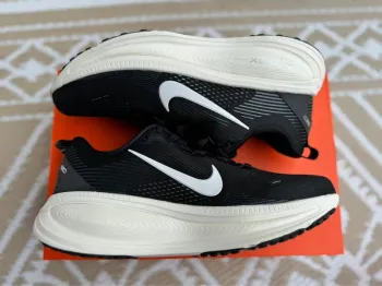 Used Nike Vomero 18 bike — image 3 of 3