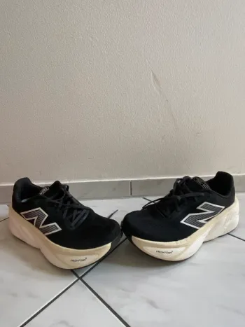 Used New Balance Fresh Foam X More v5 bike — image 4 of 5