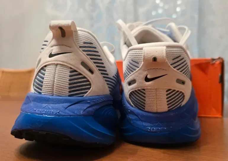 Used Nike Vomero 18 bike — image 4 of 8