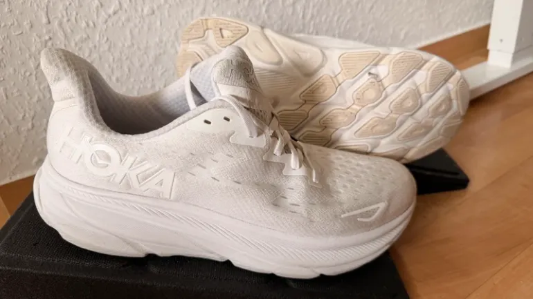 Used Hoka Clifton 9 bike — image 3 of 5