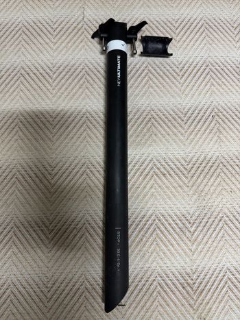 Käytetty New Ultimate Carbon Seatpost bike