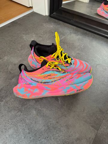 Asics GEL-NIMBUS 25 Color Injection Running Shoes d'occasion