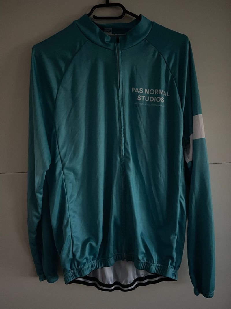 Używany Pas Normal Studios Jacket Cycling Clothing