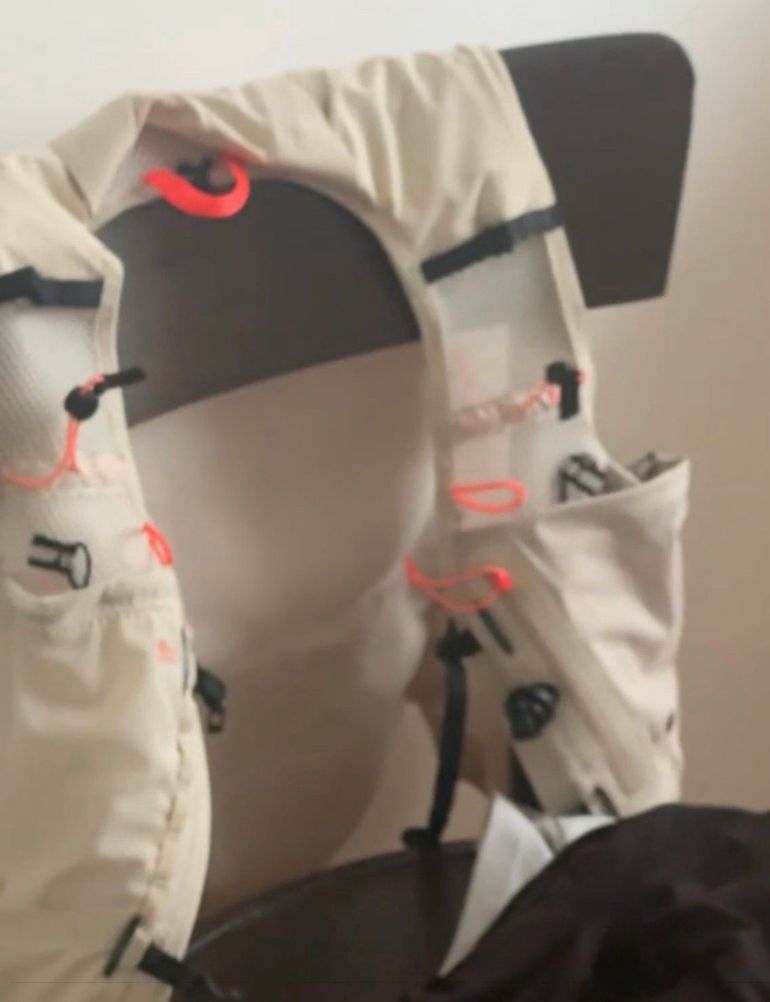 Used Decathlon Laufrucksack Trailrunning 10 Liter Größe XL - creme 2026 bike — image 4 of 4