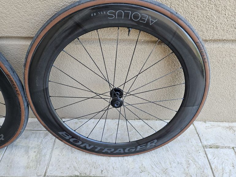 Brugt Bontrager Aeolus RSL 62 TLR Disc Road Wheel 2024 bike — billede 3 af 4