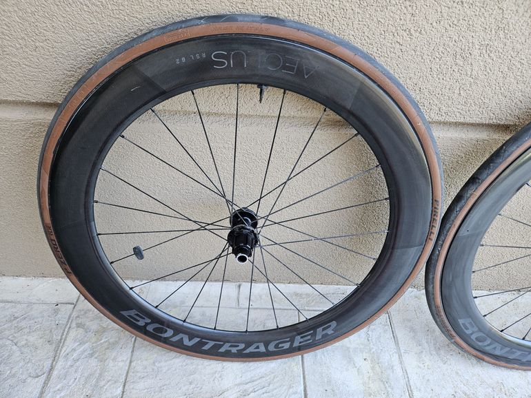 Brugt Bontrager Aeolus RSL 62 TLR Disc Road Wheel 2024 bike — billede 4 af 4