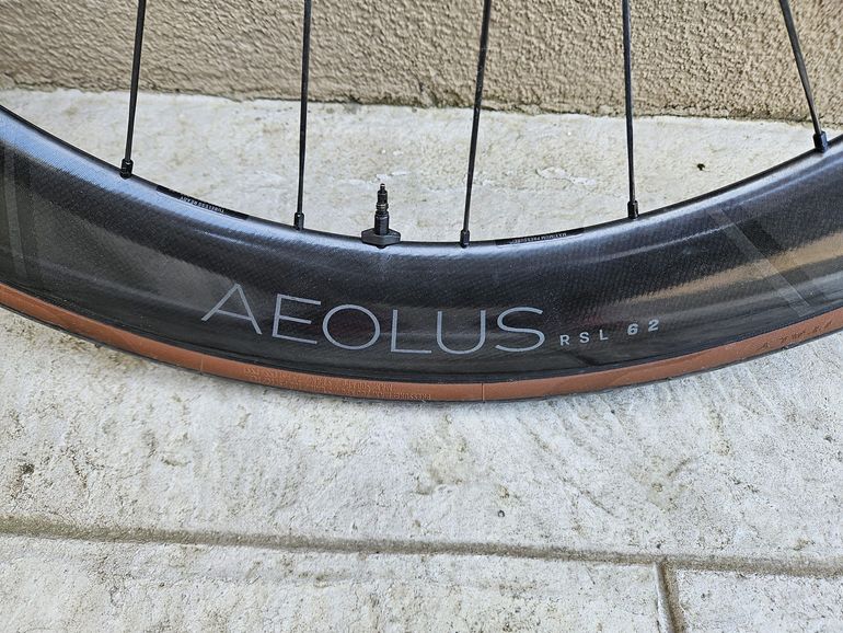 Brugt Bontrager Aeolus RSL 62 TLR Disc Road Wheel 2024 bike — billede 2 af 4