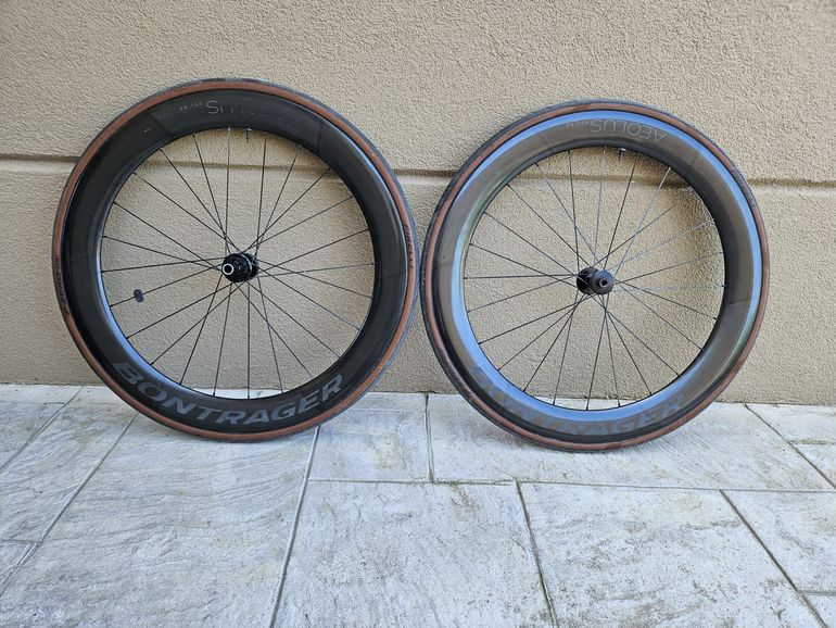 Brugt Bontrager Aeolus RSL 62 TLR Disc Road Wheel 2024 bike — billede 1 af 4
