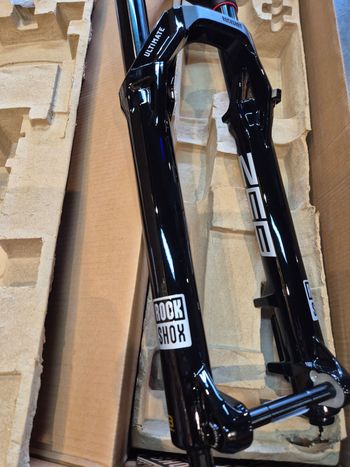 Used RockShox ZEB Ultimate Charger 3.2 RC2 LinearXL bike — image 2 of 3