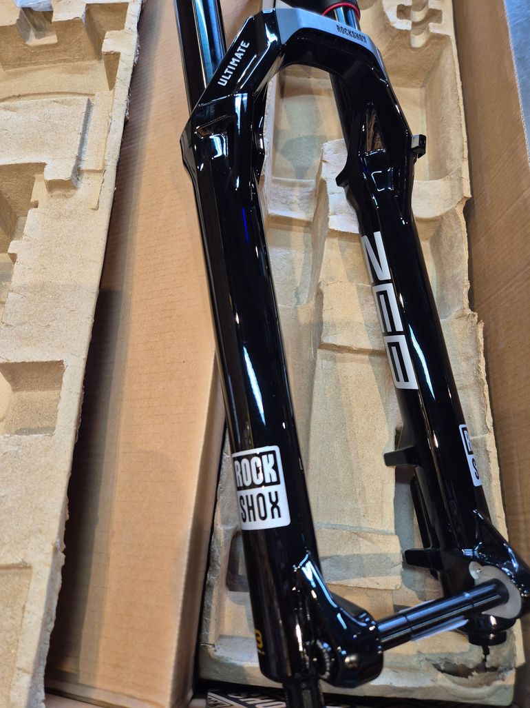 Used RockShox ZEB Ultimate Charger 3.2 RC2 LinearXL bike — image 2 of 3