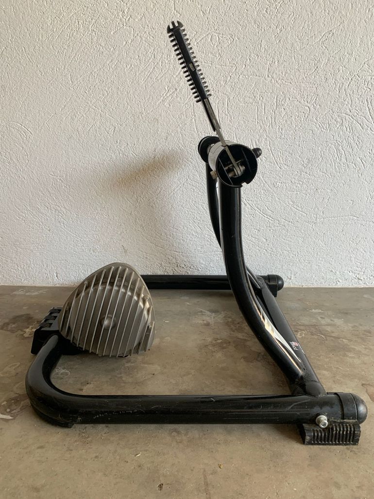 Used Elite SuperCrono Power Fluid ElastoGel Trainer 2011 bike — image 6 of 8