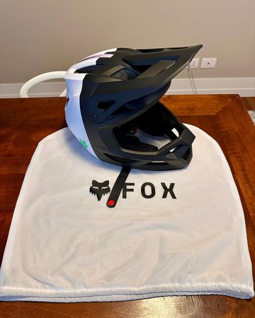 Used Fox Rampage Helmet 2025 bike — image 5 of 18