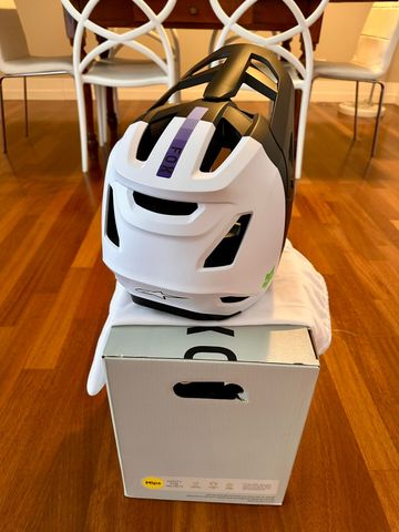 Used Fox Rampage Helmet 2025 bike — image 4 of 18