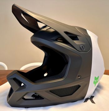 Used Fox Rampage Helmet 2025 bike — image 7 of 18
