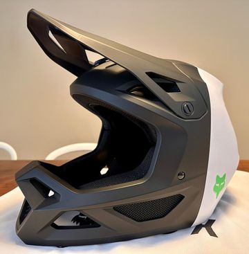 Used Fox Rampage Helmet 2025 bike — image 7 of 18