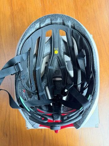 Used MET Trenta 3K Carbon MIPS 2025 bike — image 5 of 5
