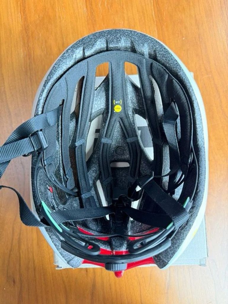 Used MET Trenta 3K Carbon MIPS 2025 bike — image 5 of 5