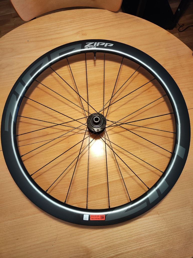 Brugt Sram Zipp 303 S 2025 bike — billede 2 af 9