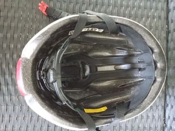 Used MET Idolo MIPS Helmet 2025 bike — image 4 of 5
