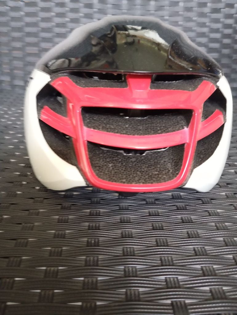 Used MET Idolo MIPS Helmet 2025 bike — image 2 of 5
