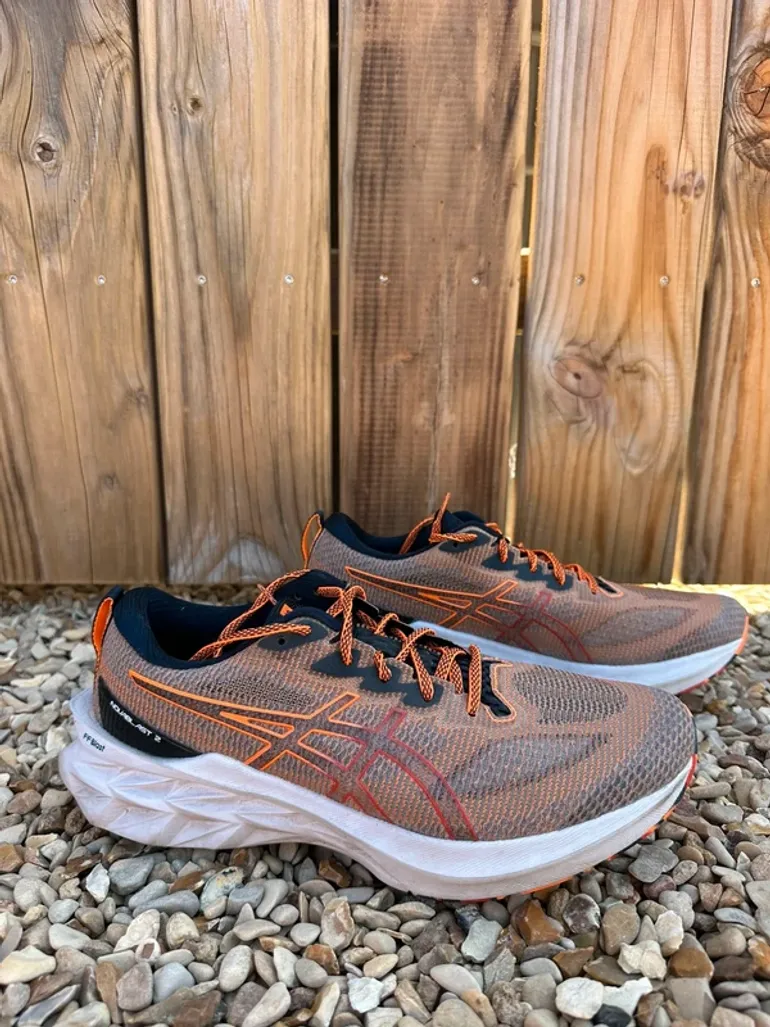 Used Asics Novablast 2 bike — image 1 of 4