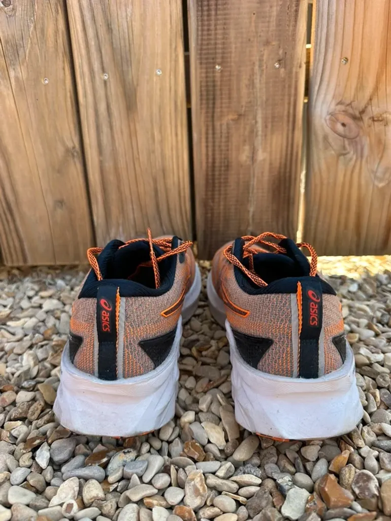 Used Asics Novablast 2 bike — image 3 of 4