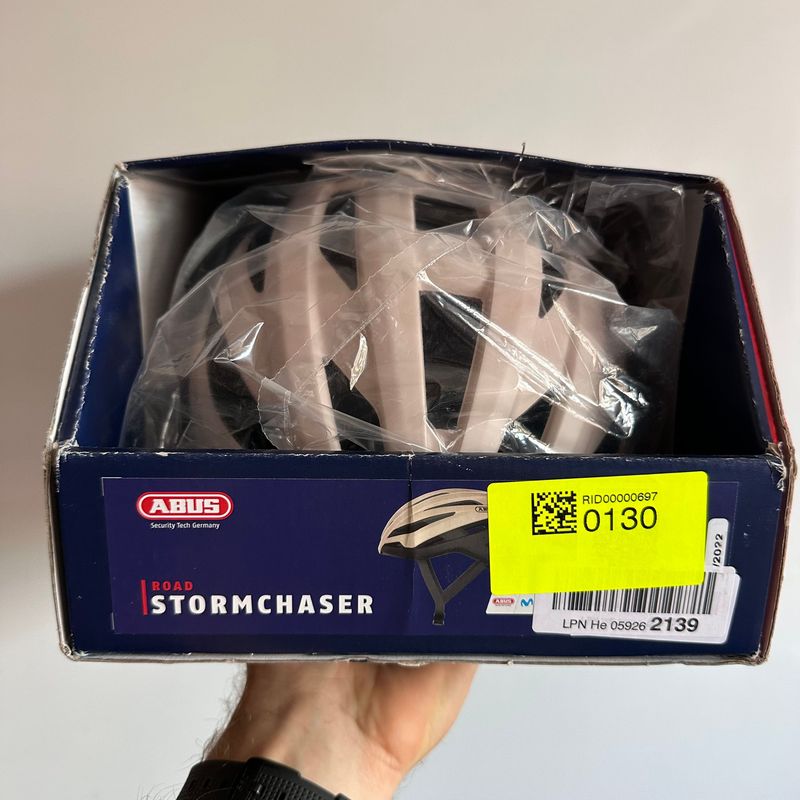 Tweedehands ABUS StormChaser Beige Black Helmet bike — afbeelding 11 van 11