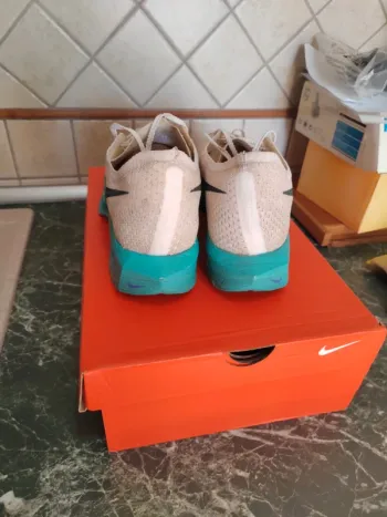 Used Gamma ZoomX Vaporfly Next% 3 bike — image 3 of 6