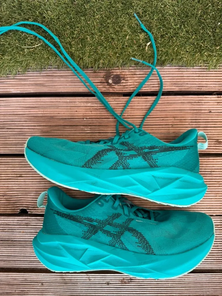 Used Asics Novablast 5 bike — image 1 of 2