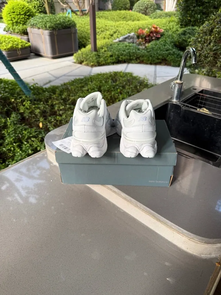 Used New Balance 9060 bike — image 4 of 8