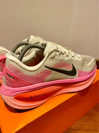 Used Nike Zoom Vomero 18 bike — image 13 of 15