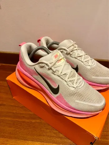 Used Nike Zoom Vomero 18 bike — image 7 of 15