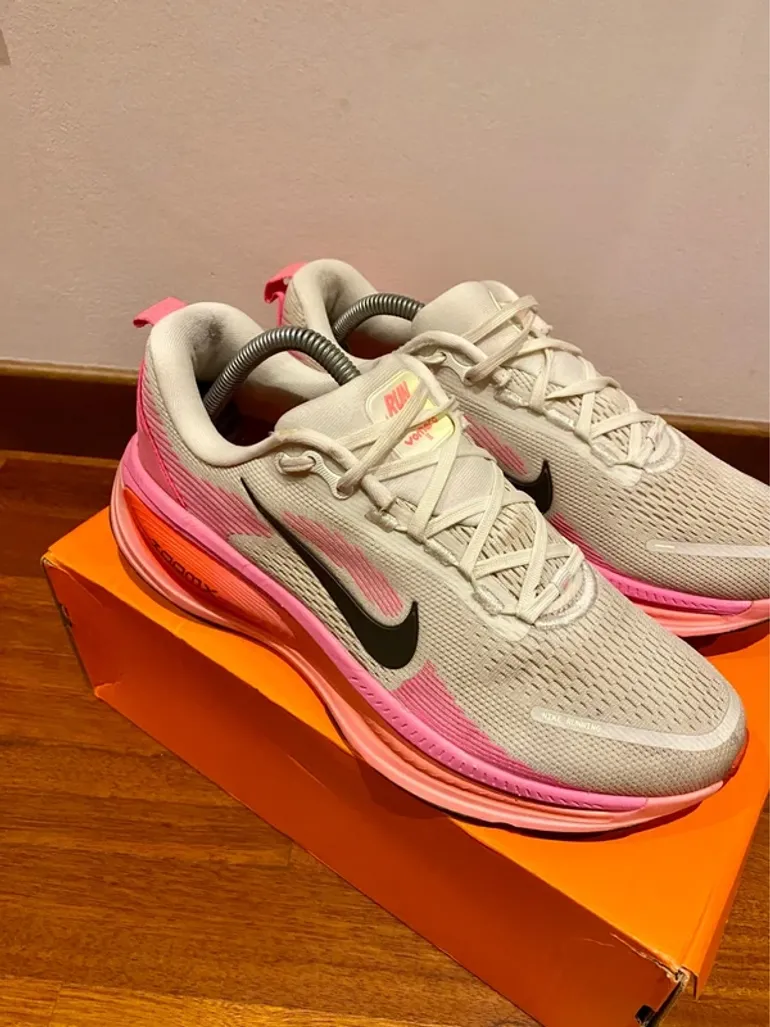 Used Nike Zoom Vomero 18 bike — image 7 of 15