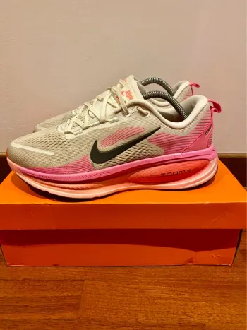 Used Nike Zoom Vomero 18 bike — image 9 of 15