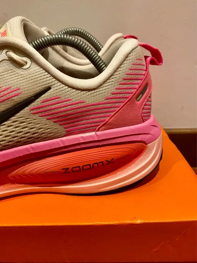 Used Nike Zoom Vomero 18 bike — image 10 of 15