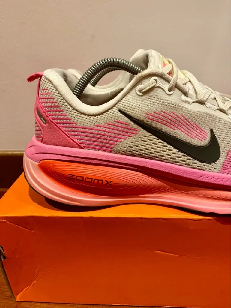 Used Nike Zoom Vomero 18 bike — image 2 of 15