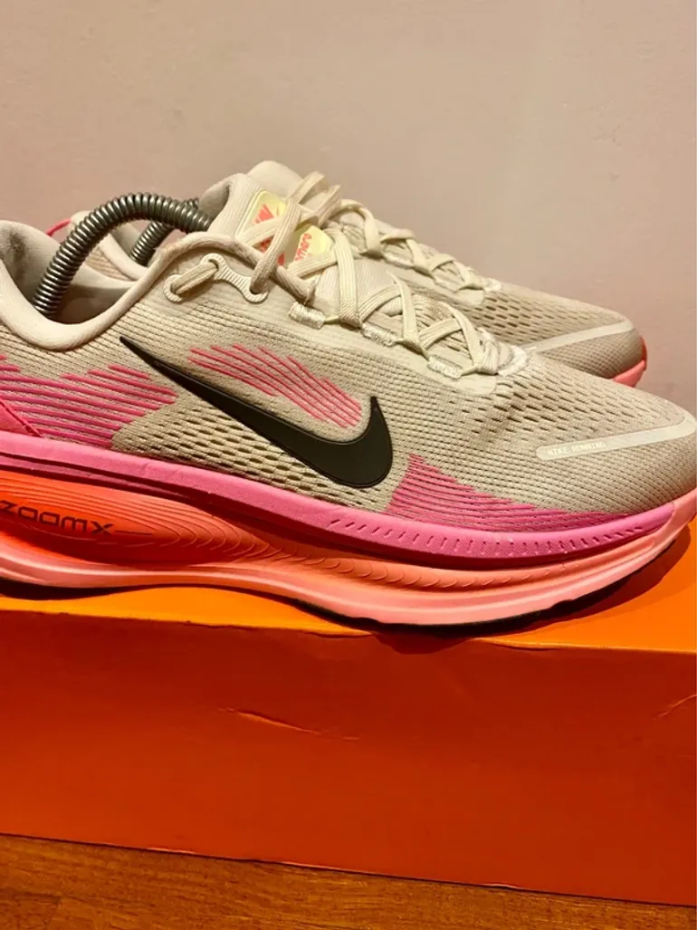 Used Nike Zoom Vomero 18 bike — image 3 of 15