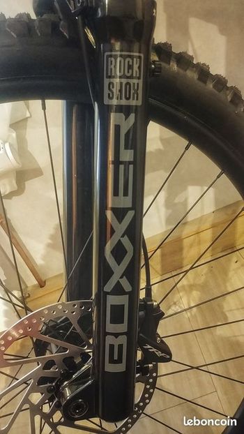 Used RockShox Boxxer Base D1 29" 200 mm 2025 bike — image 2 of 7