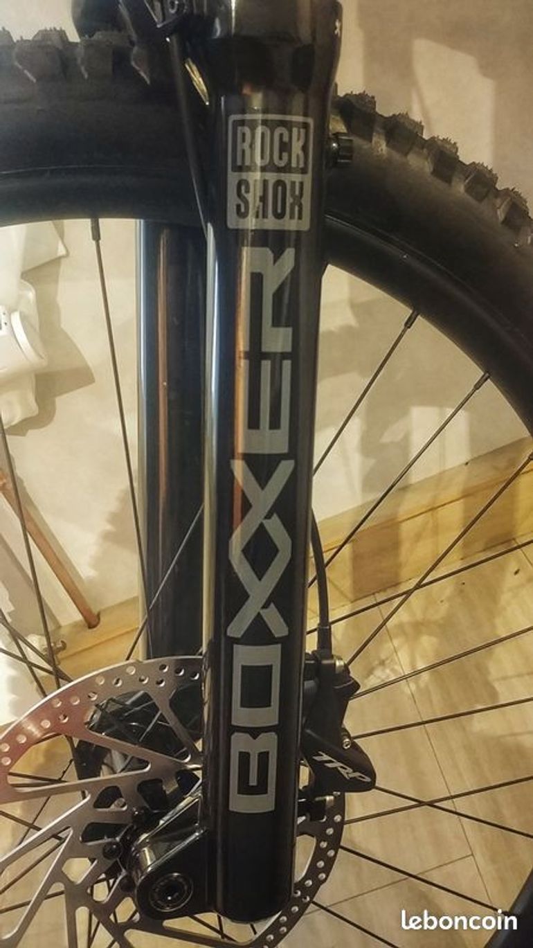 Used RockShox Boxxer Base D1 29" 200 mm 2025 bike — image 2 of 7