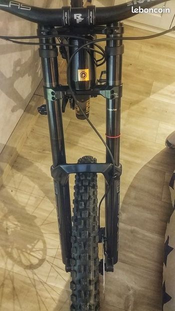 Käytetty RockShox Boxxer Base D1 29" 200 mm 2025 bike
