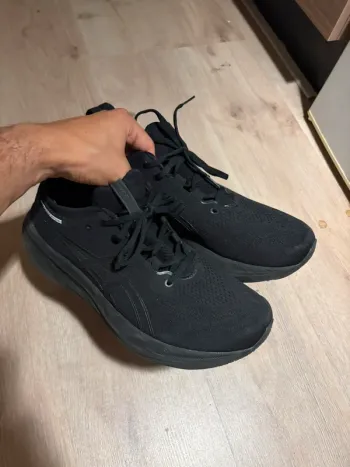 Used Asics Gel Nimbus 26 bike