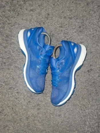 Used Asics Gel-Nimbus 20 Paris Marathon bike — image 2 of 3