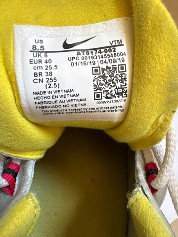 Tweedehands Nike air max 270 react bike — afbeelding 3 van 6