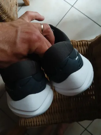 Used Nike Air Zoom Vomero 15 bike — image 7 of 10