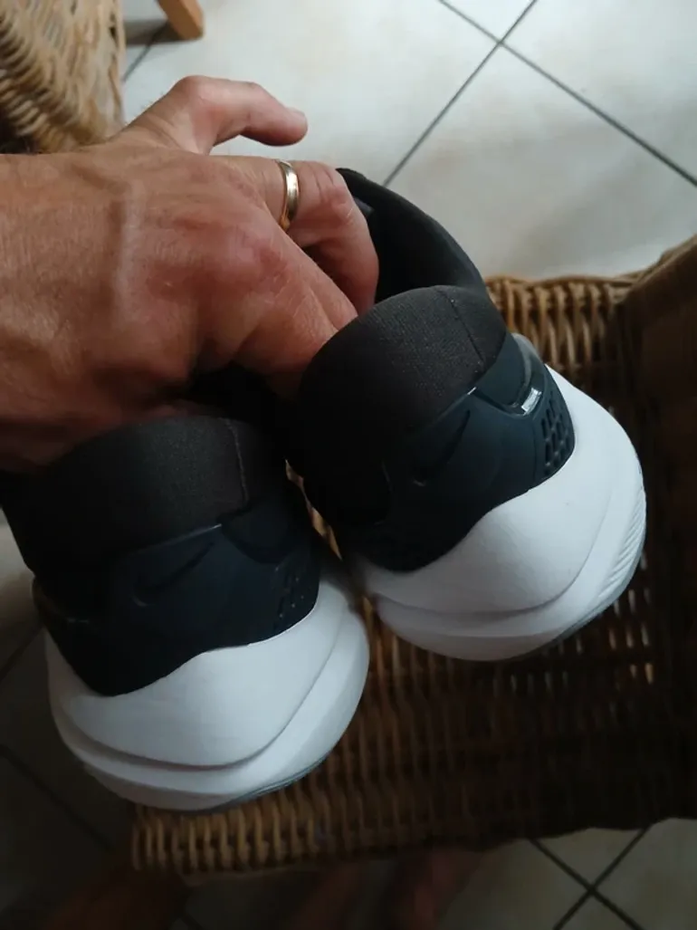Used Nike Air Zoom Vomero 15 bike — image 7 of 10