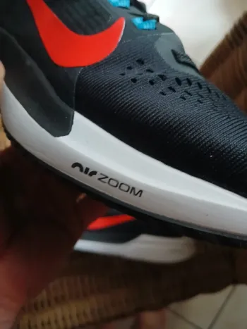 Used Nike Air Zoom Vomero 15 bike — image 3 of 10