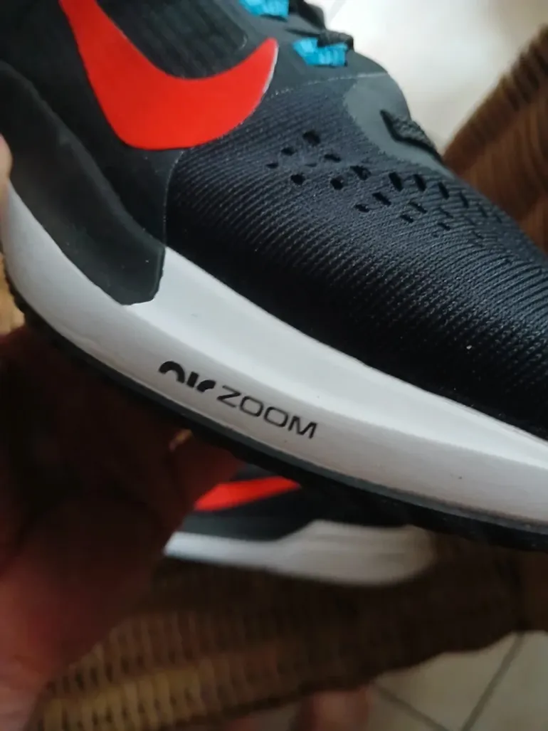 Used Nike Air Zoom Vomero 15 bike — image 3 of 10