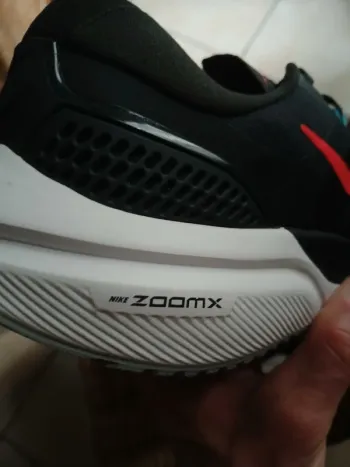 Used Nike Air Zoom Vomero 15 bike — image 4 of 10